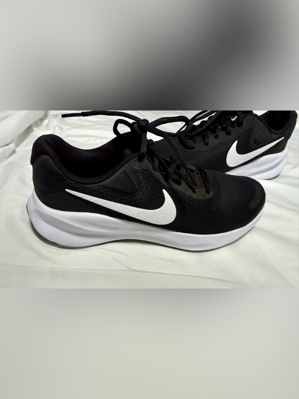 Nike Women,s Black and White Athletic Running Sneakers